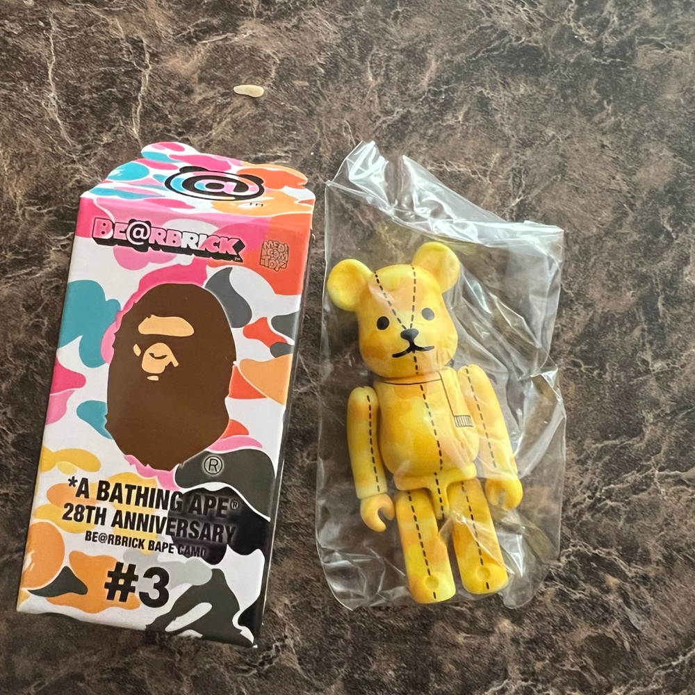 Bape bearbrick 100% yellow camo